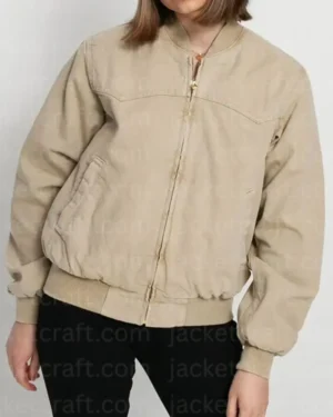 hannah-beige-coat.webp
