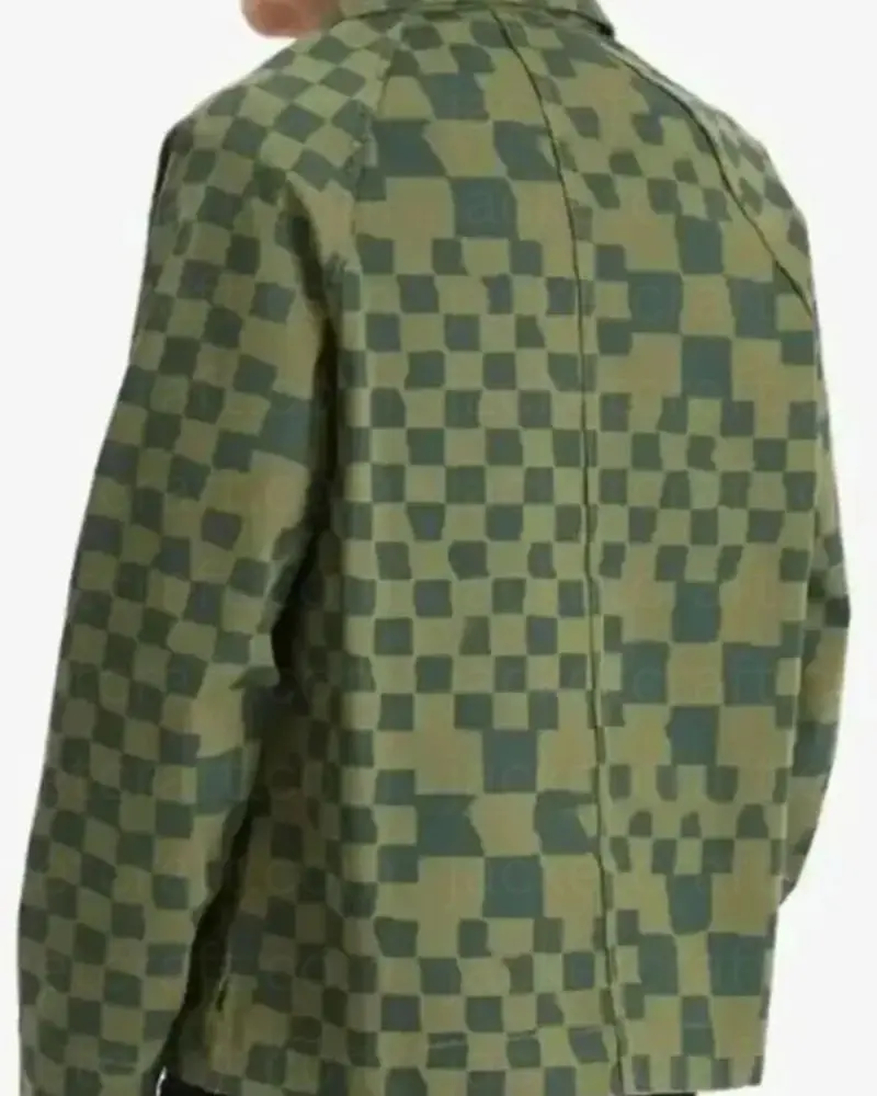 off-campus-s01-green-jacket.webp