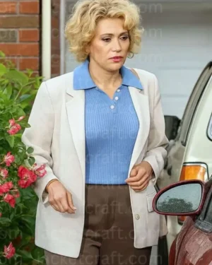 scarlett-johansson-white-blazer.webp